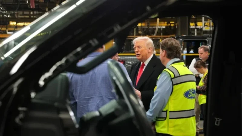Trump Responds to Detroit Factory Heckler with Obscene Gesture