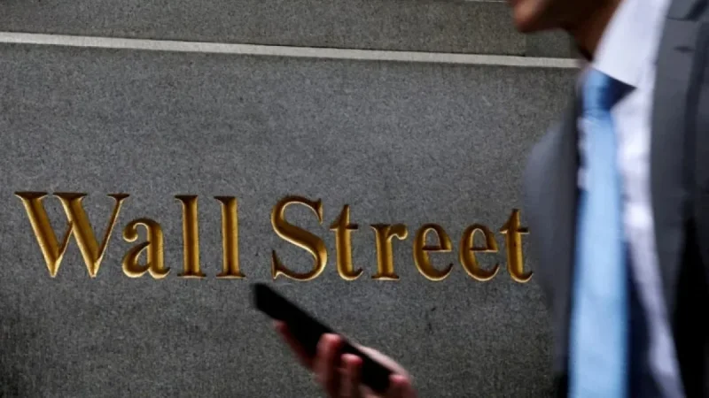 Wall Street Urges Trump to Halt Fed and Credit Card Criticism