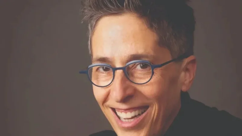 Cartoonist Alison Bechdel Discusses Hope, Humor in Challenging Times