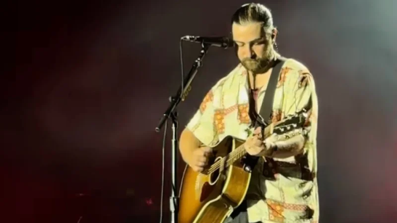 Noah Kahan Performs Radiohead, MJ Lenderman, Sufjan Stevens at Festival