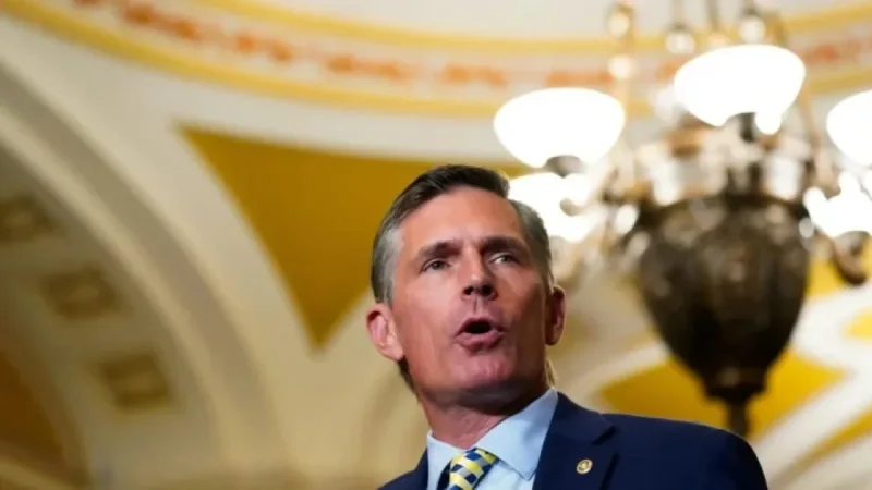Democratic Divide Deepens Over Shutting Down ICE