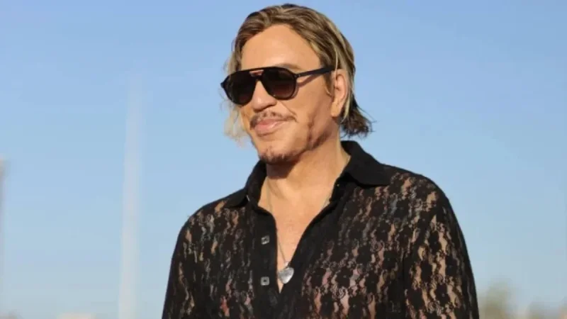 Mickey Rourke Advises GoFundMe Donors to Request Refunds