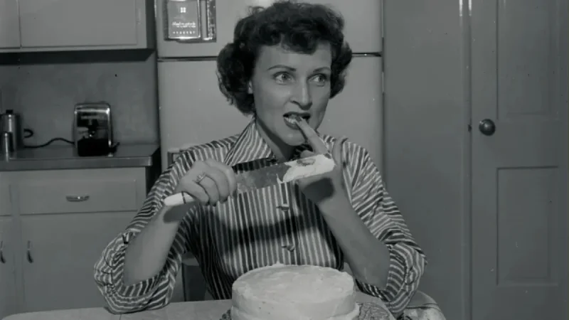 Explore Betty White’s Off-Screen Life: 15 Captivating Home Images
