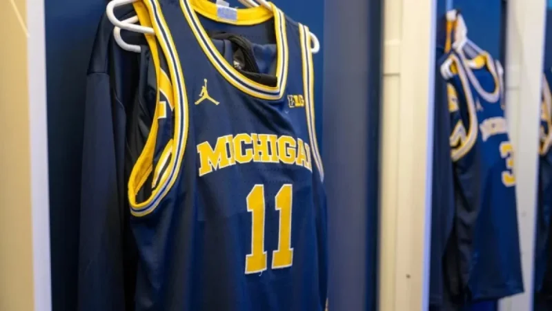 Wolverines Face Ducks Showdown Saturday in Eugene