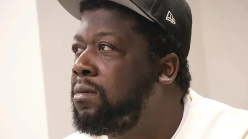 Minneapolis Man Claims ICE Agents Took Photos, Held Him in Crowded Cell