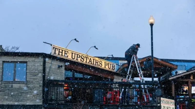 Indiana Fans Endure Cold to Camp Outside Bars for Title Game