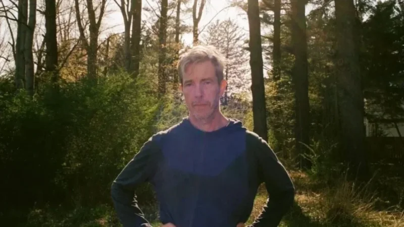 Bill Callahan Releases New Single “Stepping Out for Air”