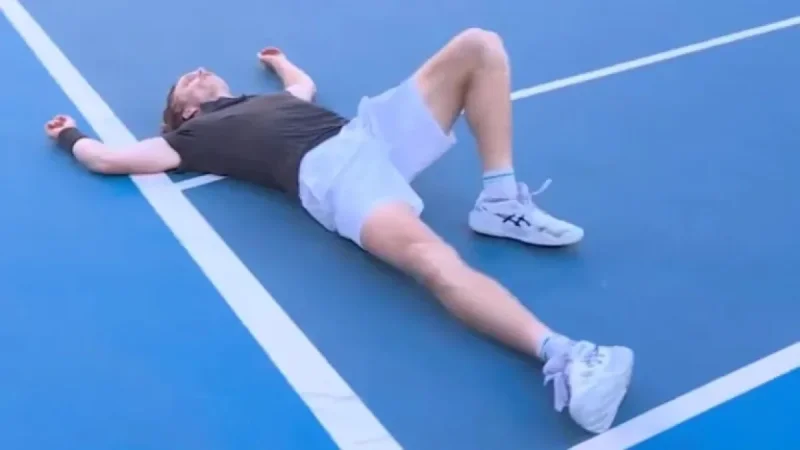 Cult Hero Defeated as Star Collapses