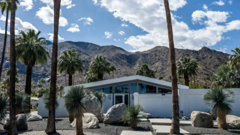 Explore 11 Exciting Midcentury Homes at Palm Springs Modernism Week