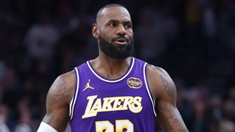 LeBron James Omitted from NBA All-Star Starters for First Time Since 2004