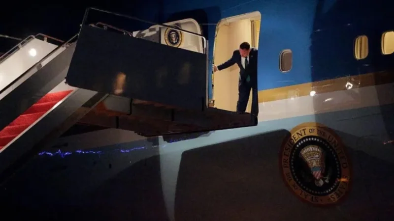 Air Force One with Trump to Davos aborts flight over electrical issue