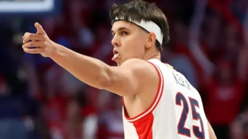 Cincinnati Lists Ex-UA Guard Kerr Kriisa as ‘Probable’ vs. Wildcats