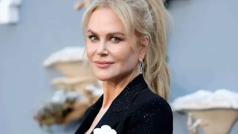 Nicole Kidman Shares Rare Vacation Photos with Daughters and Sister Antonia