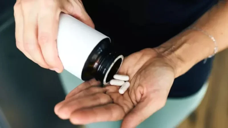 Stop Taking Vitamin D If You Experience These Four Symptoms