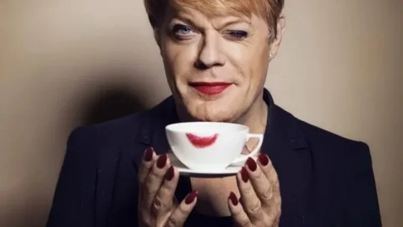 Suzy Eddie Izzard Discusses Shakespeare in Chicago Event