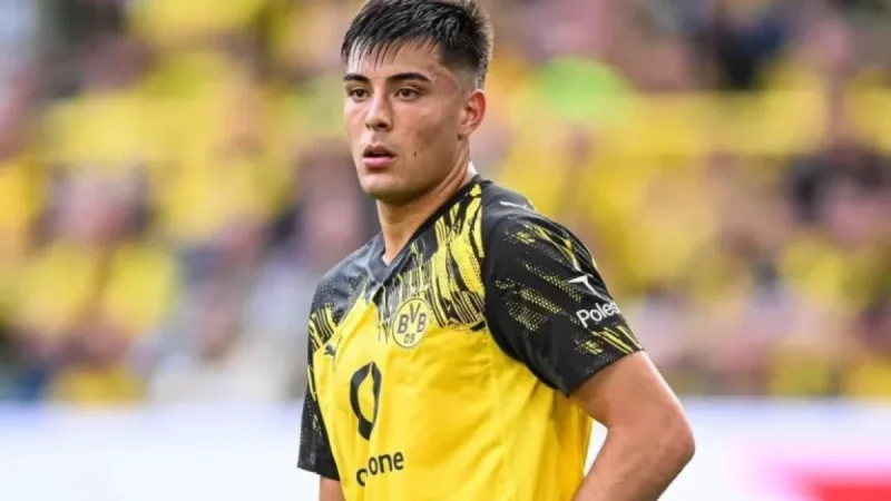 Chelsea Exercises Recall Option to Bring Aaron Anselmino Back from Dortmund