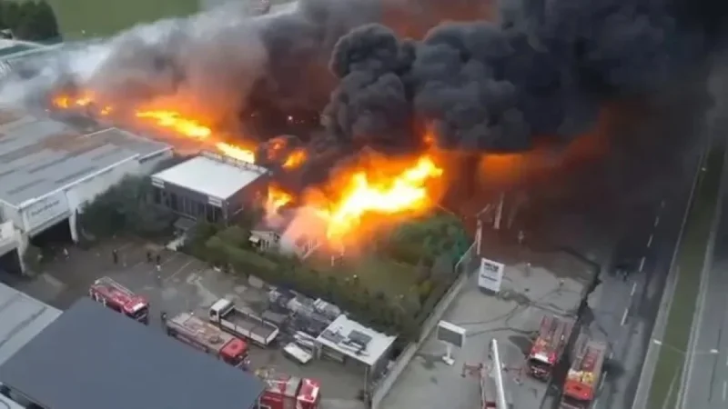 Factory Fire in Istanbul Büyükçekmece Brought Under Control