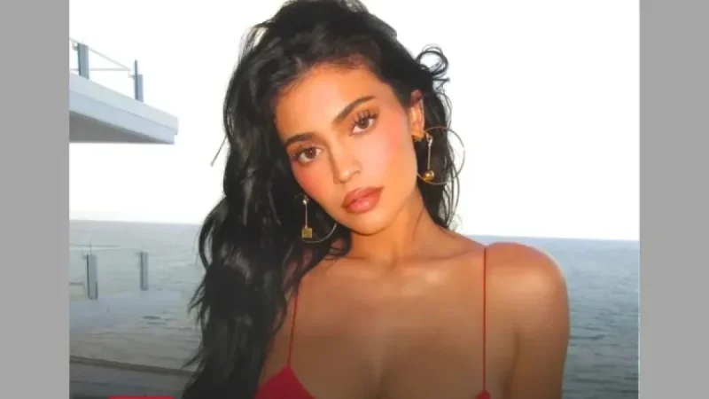 Gastroenterologists Evaluate Kylie Jenner’s Viral “Cutting Jelly” Trend
