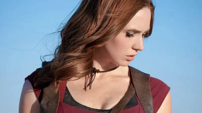 Karen Gillan’s “Controversial” Jumanji Costume Returns in Sequel Set Photos