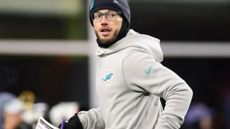 Mike McDaniel Withdraws from Buffalo Bills Coaching Interview