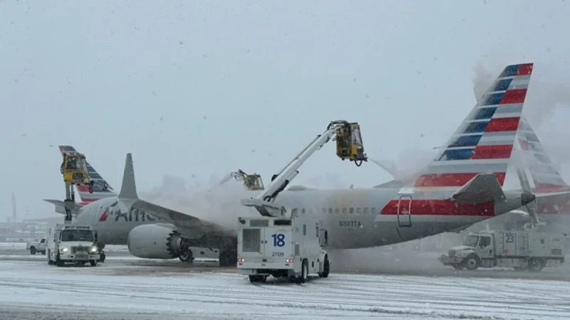 Winter Storm Forces American Airlines to Cut 800 Flights
