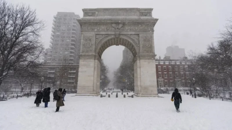 NYC Schools Resume Tuesday with Roads Cleared Amid Severe Cold Warning