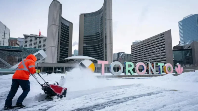 Ontario and Eastern Canada Snowstorm Triggers Orange Alert in GTA
