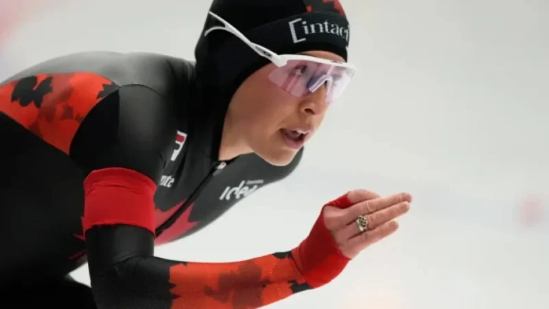 Valérie Maltais Claims Silver in Germany Mass Start Speed Skating
