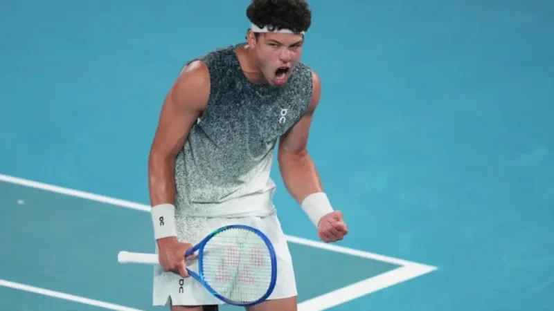 Ben Shelton Surges; Sinner, Djokovic, Swiatek Advance at Australian Open 2026