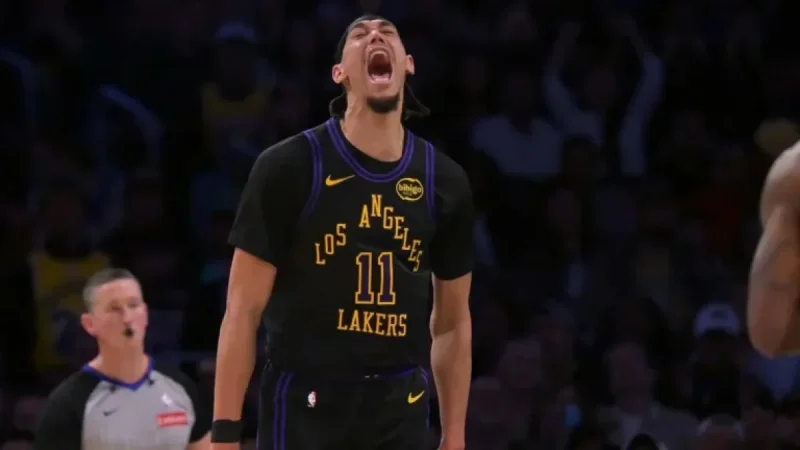 Lakers’ Jaxson Hayes Stuns Bulls with Spectacular Eastbay Dunk