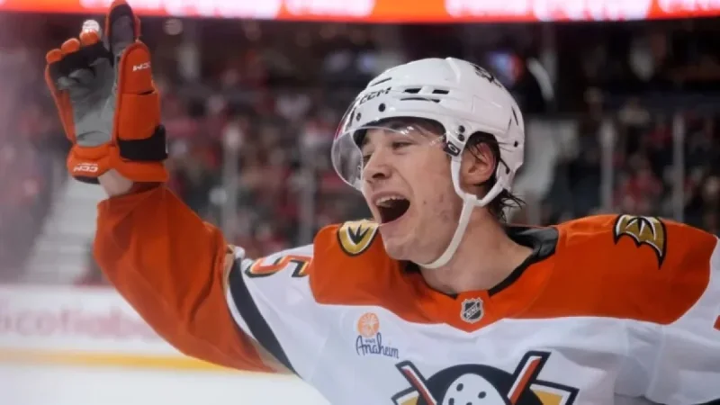 Sennecke’s Overtime Hat Trick Secures Ducks’ Seventh Straight Win Over Flames