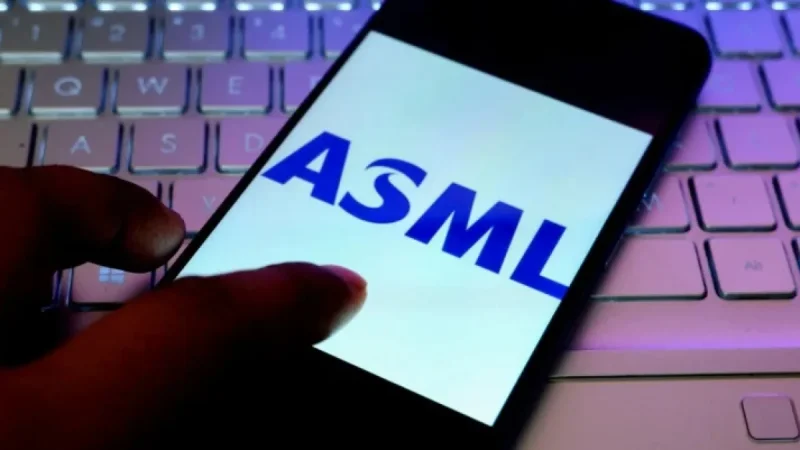ASML’s Booming Order Book Sparks Concerns Over Valuation