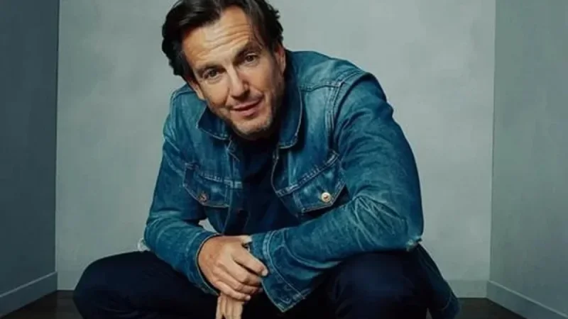 Bradley Cooper and Will Arnett Excel in Divorce Comedy