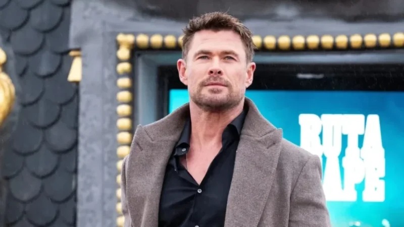 Chris Hemsworth Takes Backseat in Latest Story