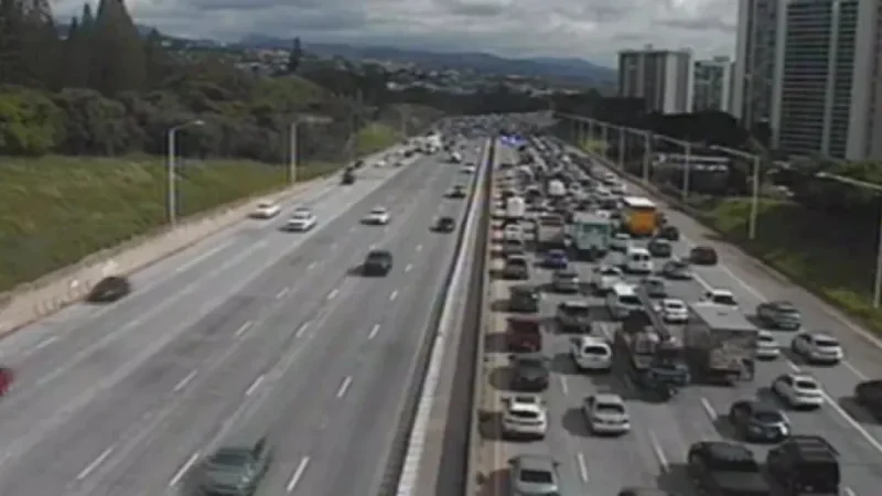 Fatal H-1 Freeway Crash Leaves One Dead, Six Injured