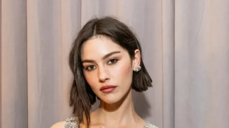 Gracie Abrams Transforms with Chic French-Inspired Pixie Crop