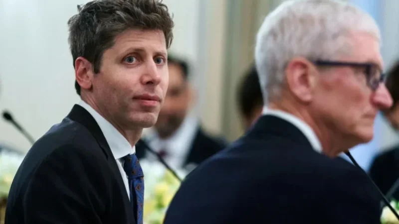 Tim Cook, Sam Altman Discuss ICE Crackdown in Employee Messages