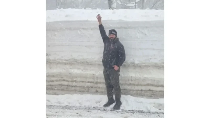 Viral Photo Reveals Story of DOT Worker with 8-Foot Snowbank