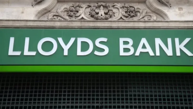 Lloyds’ Annual Profits Rise 12% Despite Motor Finance Impact