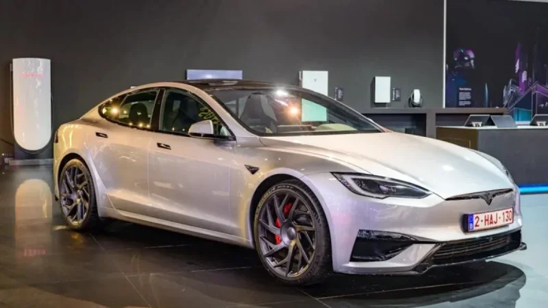 Tesla Discontinues Model S and X to Focus on Robotics