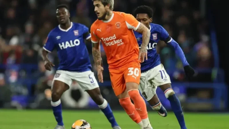 West Brom Progresses in Loan Negotiations for Crystal Palace Wing-Back