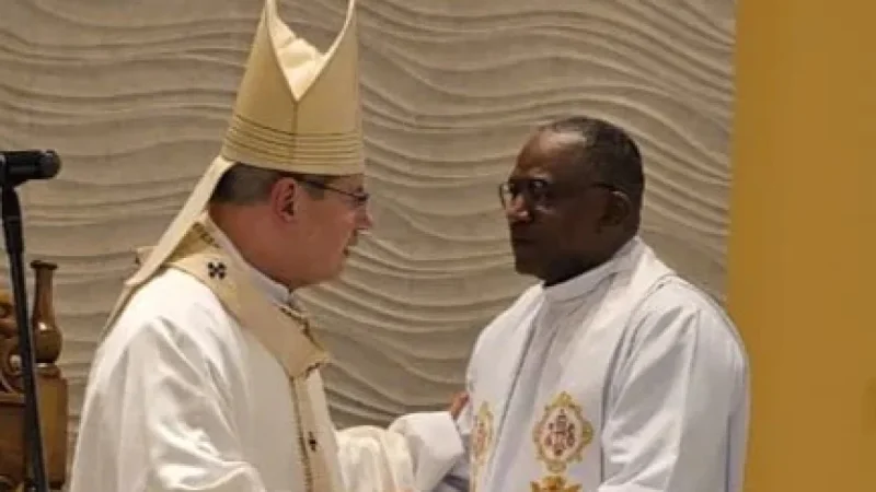 Dom Walmor Leads Missionary Mass Sending Father João Batista to Araguaia Diocese