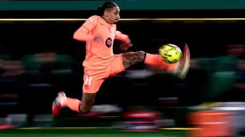 Raphinha Substituted at Half-Time in Barcelona vs Elche Match