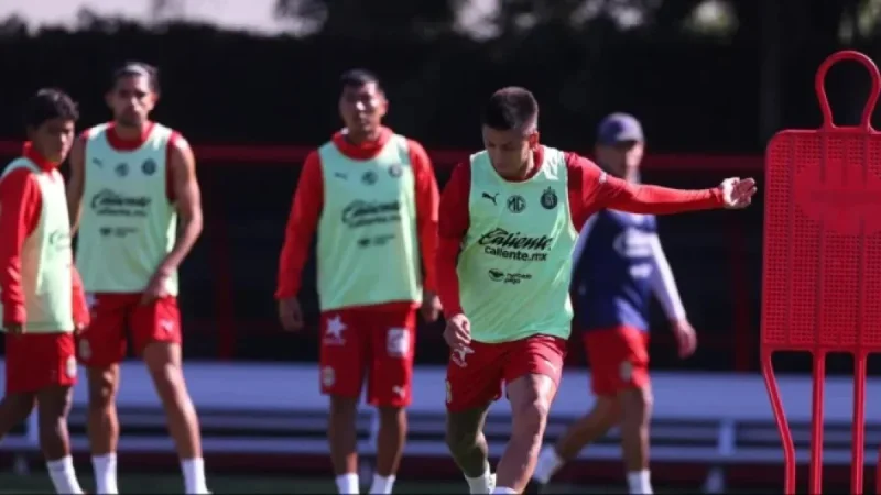 Chivas Announce Squad Changes for Atlético San Luis Clash