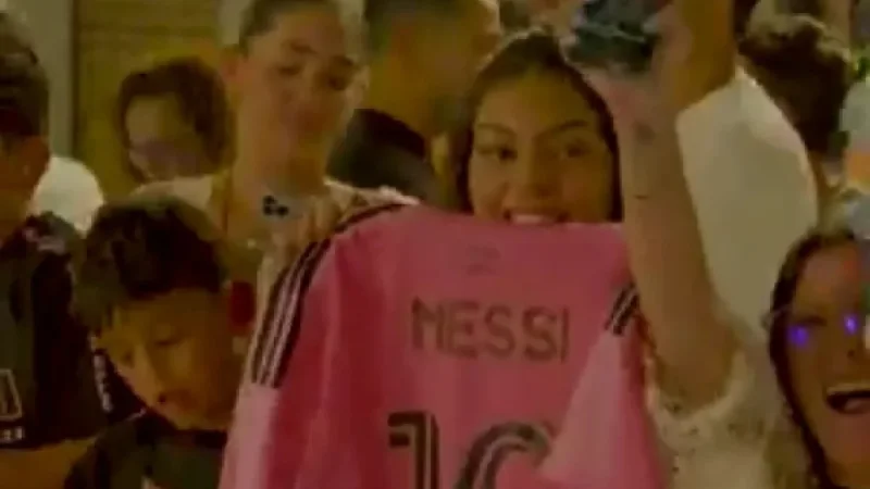 Fans Flock to Welcome Lionel Messi in Colombia