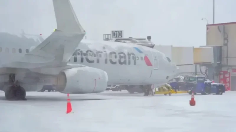 Heavy Snow Halts American Airlines Flights at Charlotte Airport