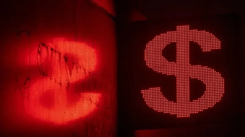 Stock Investors Eye Overseas Amid Trump’s Dollar Fluctuations