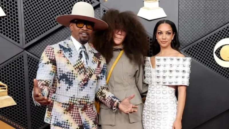 Jamie Foxx Shines at 2026 Grammys with Daughters Anelise and Corinne