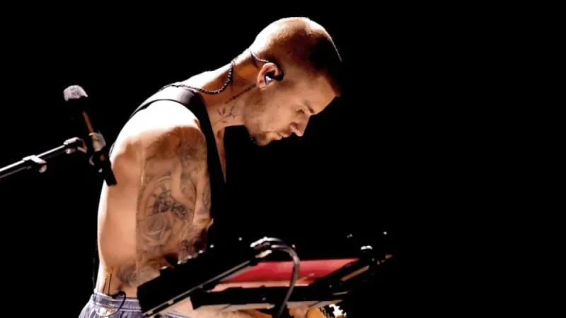 Justin Bieber Delivers Shirtless Grammy Performance of “Yukon”