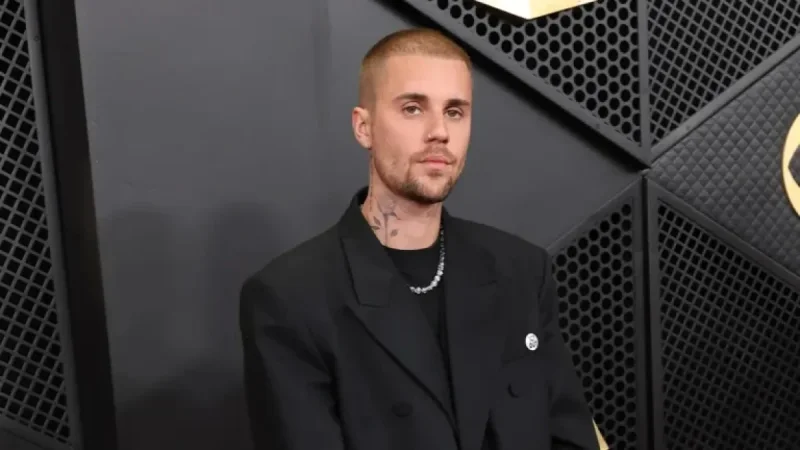 Justin Bieber Performs in Underwear at Grammys; Trevor Noah Jokes on Minaj